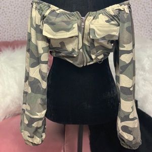 Cropped camo zip